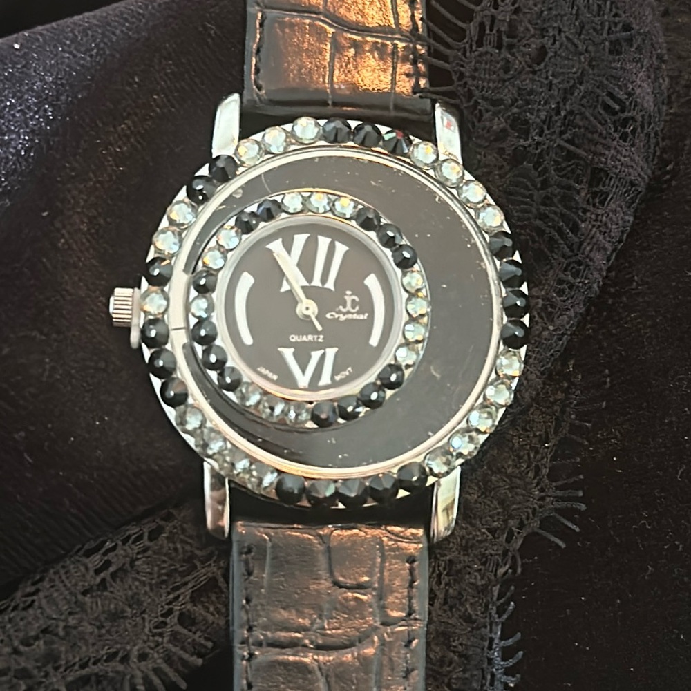 - Swarovski Adorned Glam Ladies watch/Inner Circles. Black &White crystals